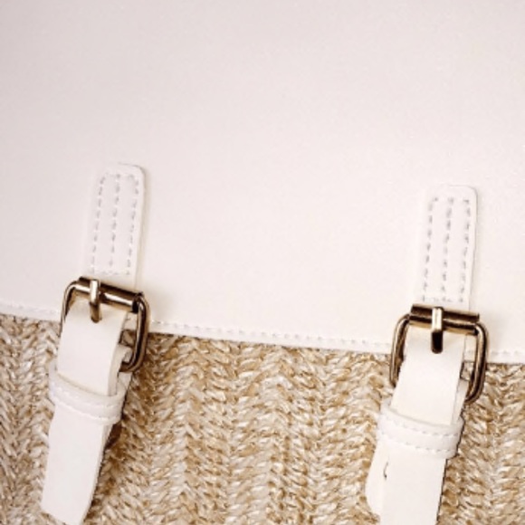 LAST ONE! 🔥 Double Buckle Straw Backpack - Picture 3 of 6